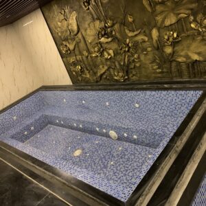 Bồn sục xây Jacuzzi dành cho 6-10 người
