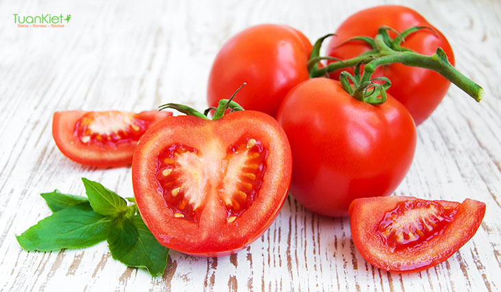 Cà chua giúp kiềm hãm lượng mồ hôi tiết ra