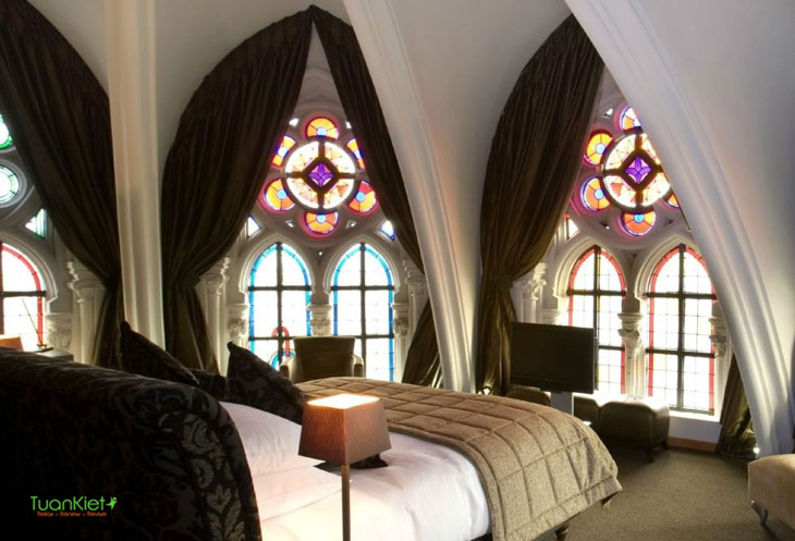Trang trí rèm cửa theo phong cách thiết kế Gothic
